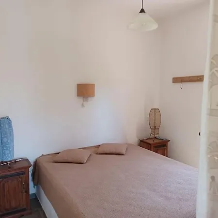 Bnb, Captain's House סקירוס